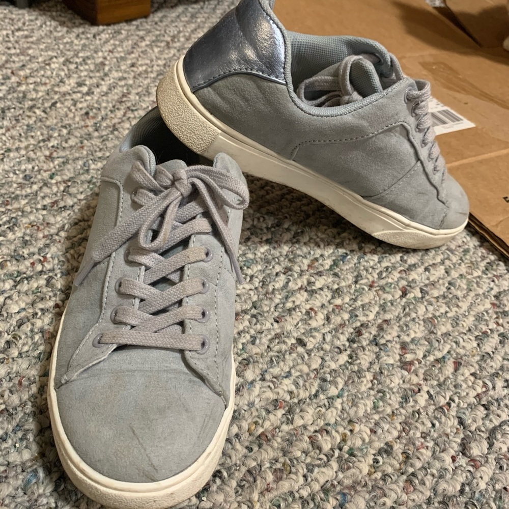 Baby blue divided sneakers